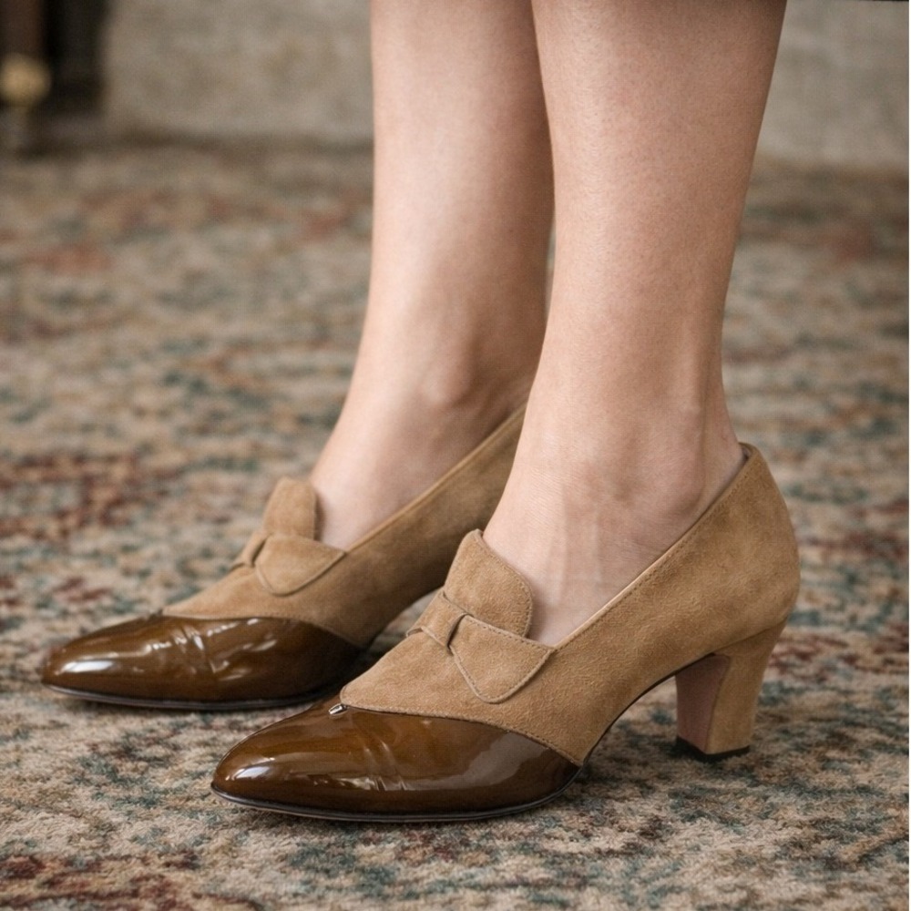 Red Cross Vintage1940s Tan Suede Brown Patent Leather Cap Toeβ Block Heel Pumps